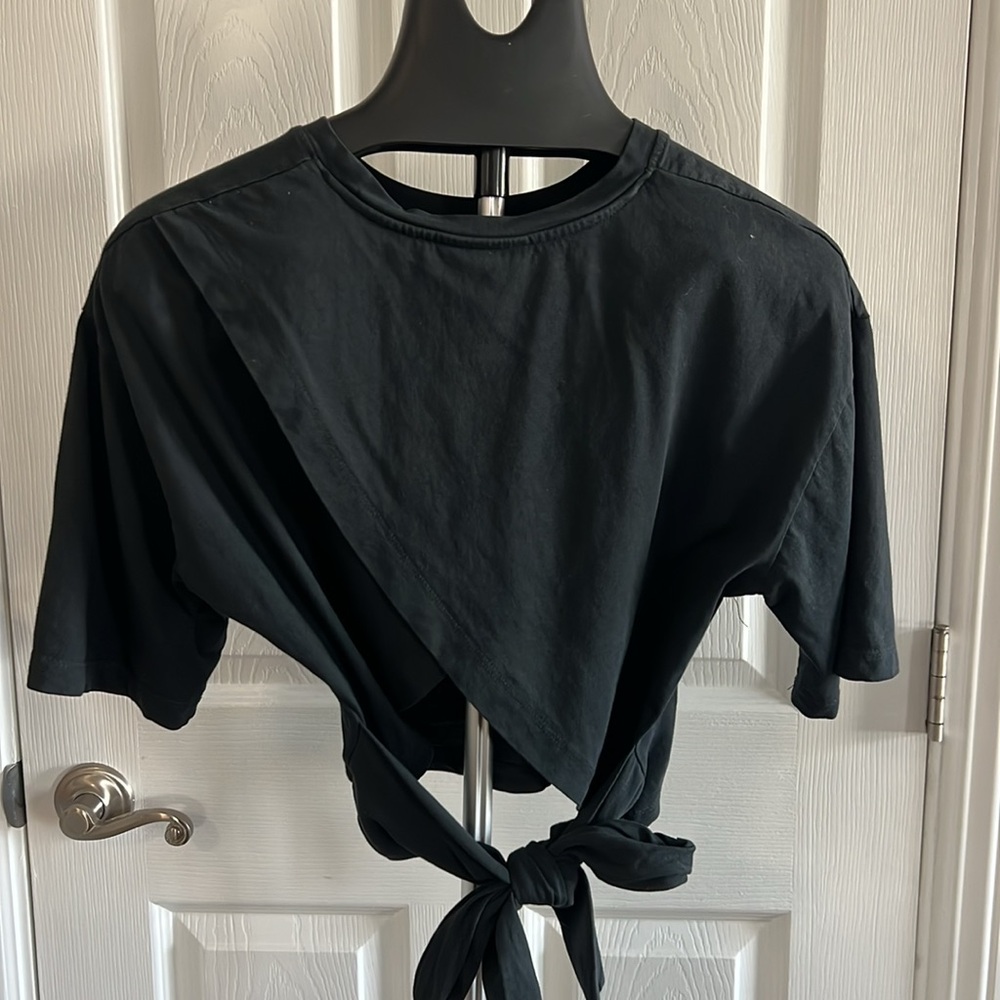 COPY - Universal Threads open lower back top size M - Picture 2 of 8